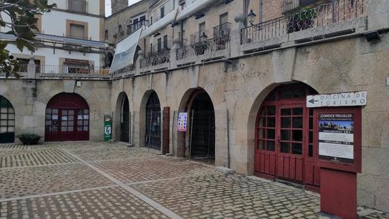 La reforma de la oficina de turismo, parada ante la necesidad de reforzar los techos
