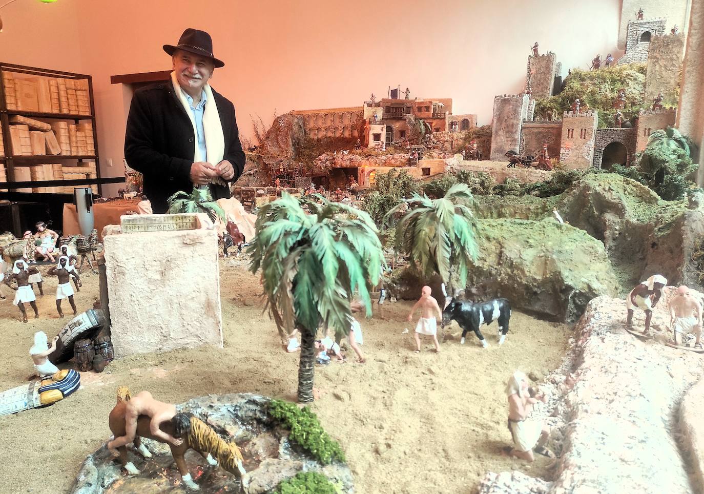 Jesús Ortiz vuelve a montar su belén en el palacio de los Barrantes Cervantes