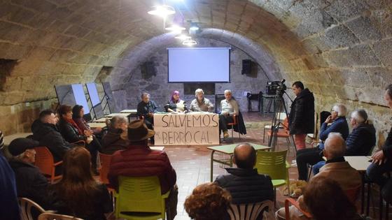 'Salvemos el berrocal' pide a la alcaldesa que ejecute la normativa vigente
