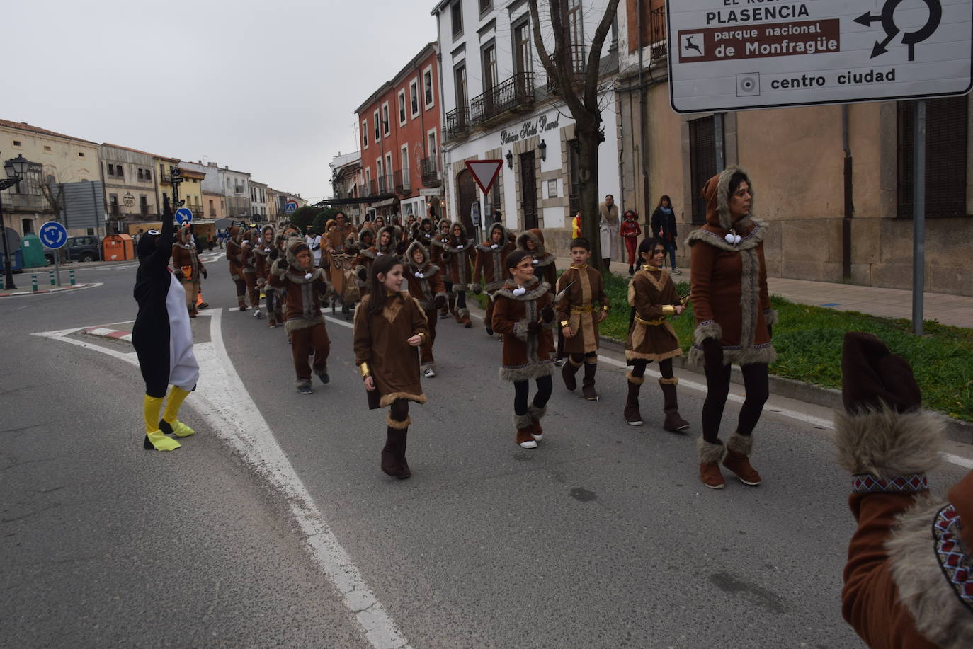 Las dos agrupaciones participantes Pavo Real y Yupik 