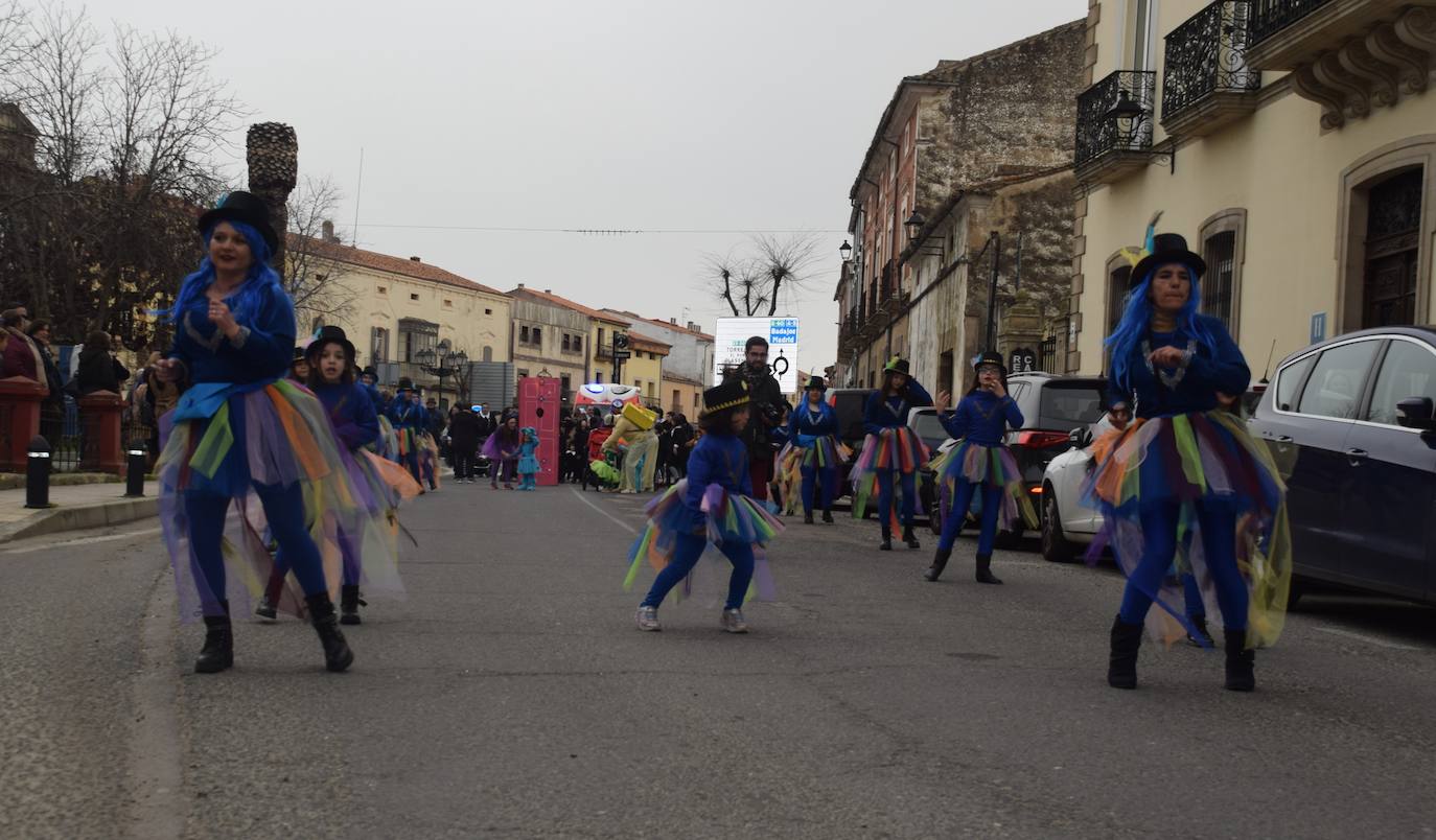 Las dos agrupaciones participantes Pavo Real y Yupik 