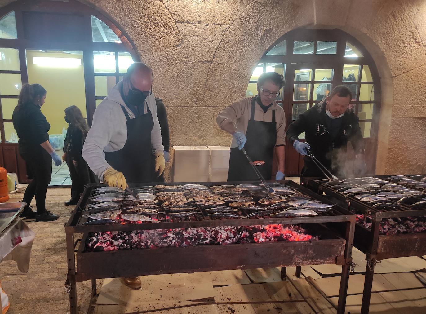 1.000 pestiños y 90 kilos de sardinas para despedir el carnaval
