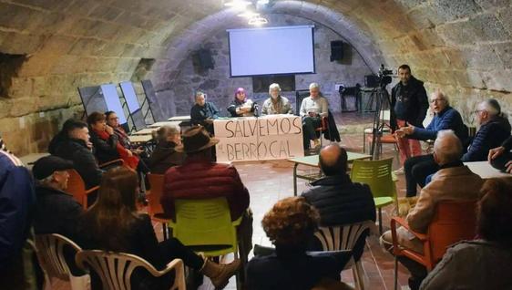 'Salvemos el Berrocal' no descarta la vía judicial por la polémicas torretas