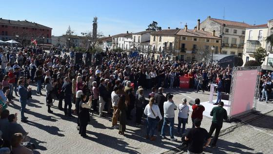 Miguel Ángel Gallardo reúne a cientos de personas en su primer acto de precampaña