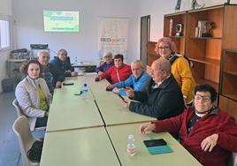 Asistentes a uno de los cursos, con Esperanza Terrón.