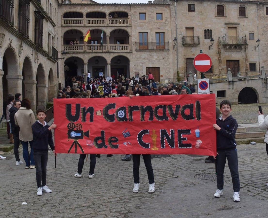 Un carnaval de cine, con el Sagrado Corazón de Jesus
