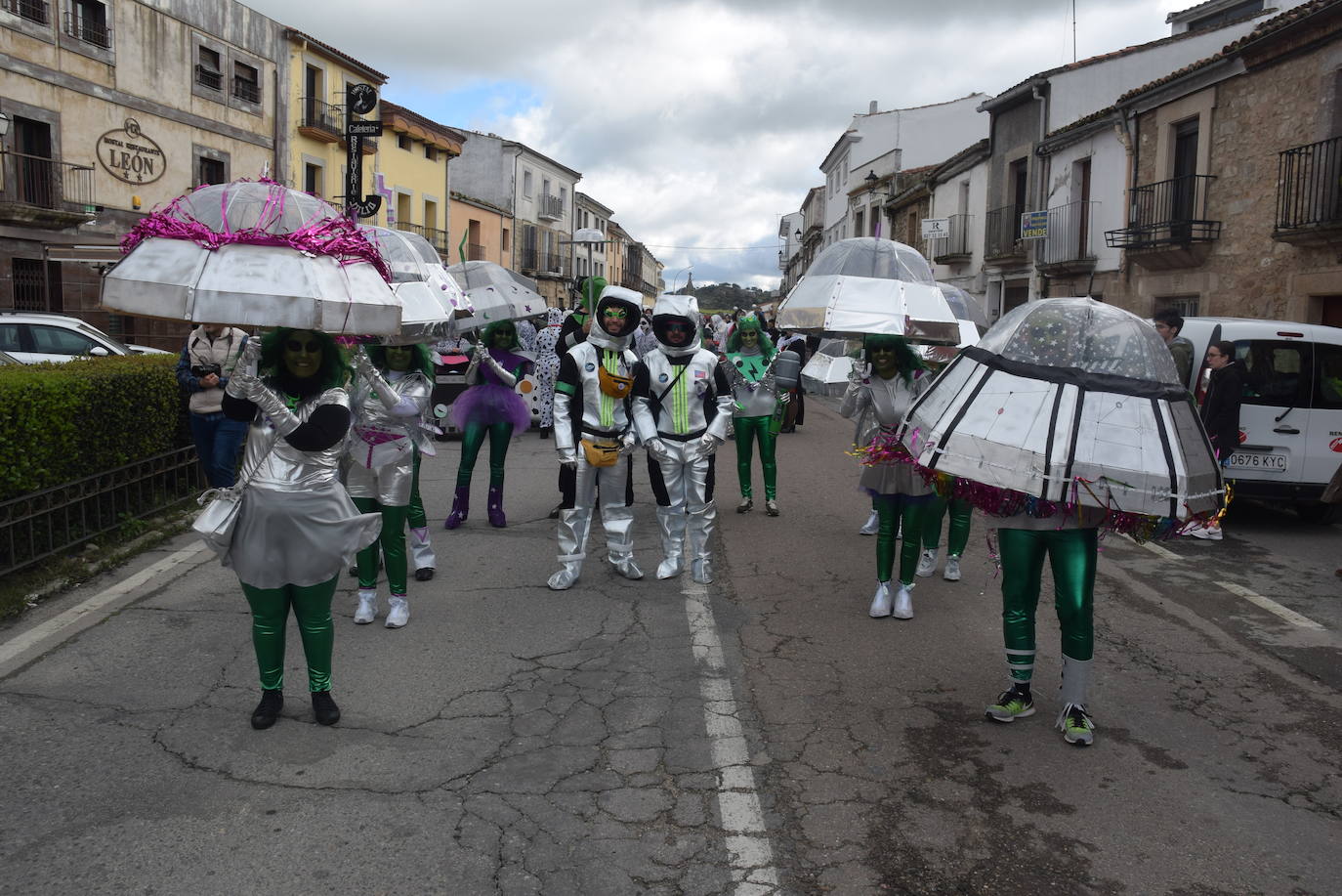 Concurso de comparsas y primer día de festejos taurinos