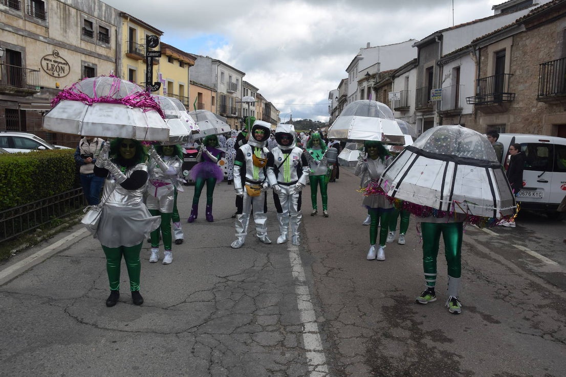 Concurso de comparsas y primer día de festejos taurinos