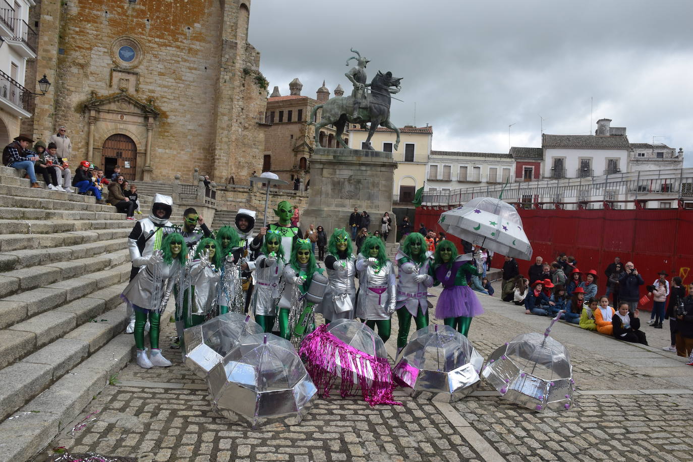 Concurso de comparsas y primer día de festejos taurinos