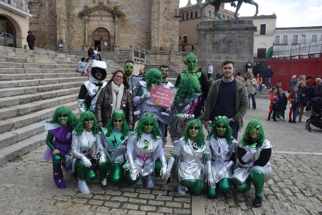 Concurso de comparsas y primer día de festejos taurinos