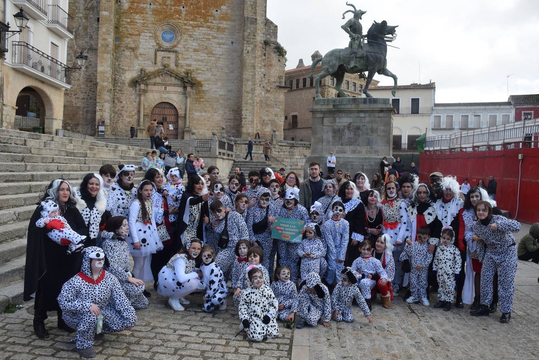 Concurso de comparsas y primer día de festejos taurinos