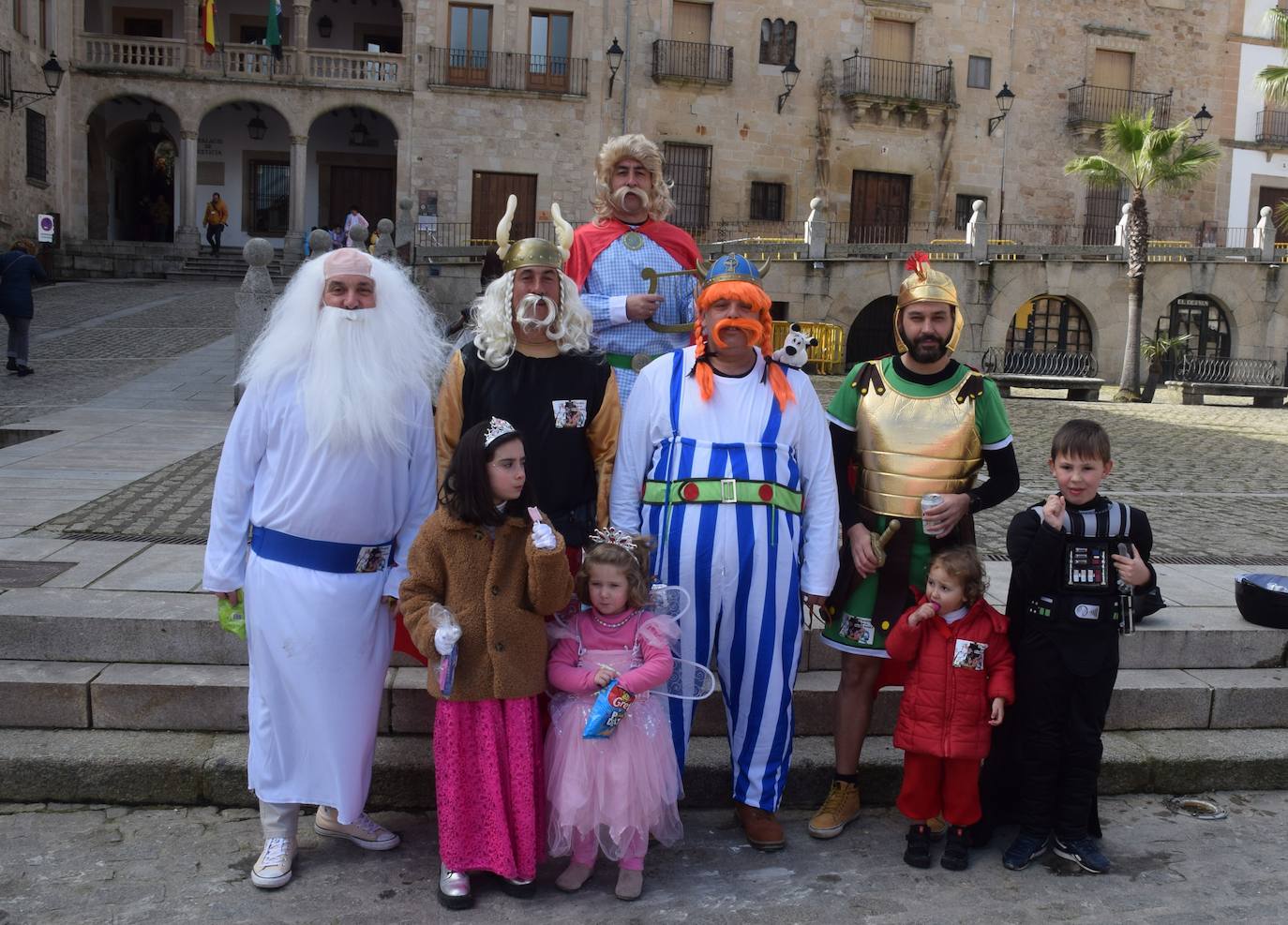 Concurso de comparsas y primer día de festejos taurinos