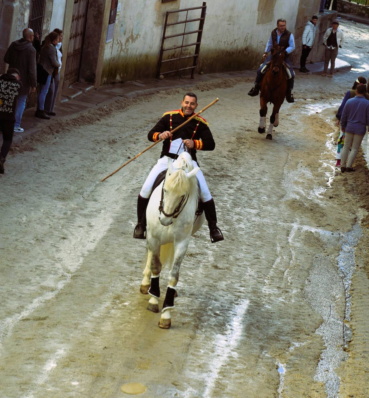 Concurso de comparsas y primer día de festejos taurinos