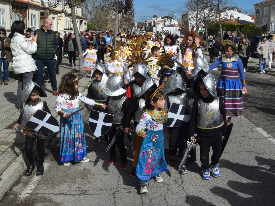 El colegio Las Américas celebra su desfile de Carnaval