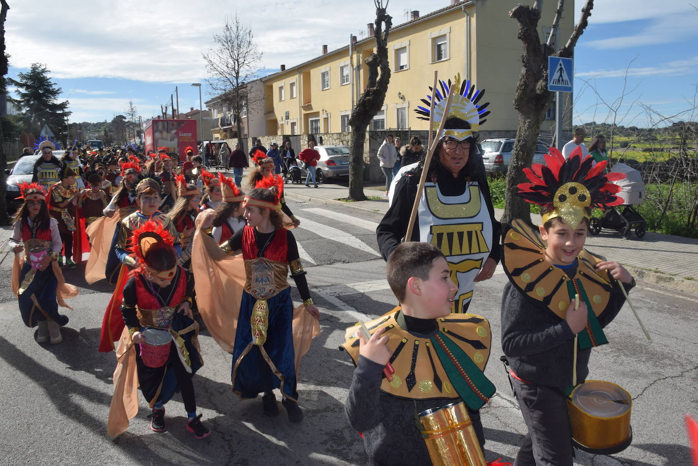 El colegio Las Américas celebra su desfile de Carnaval