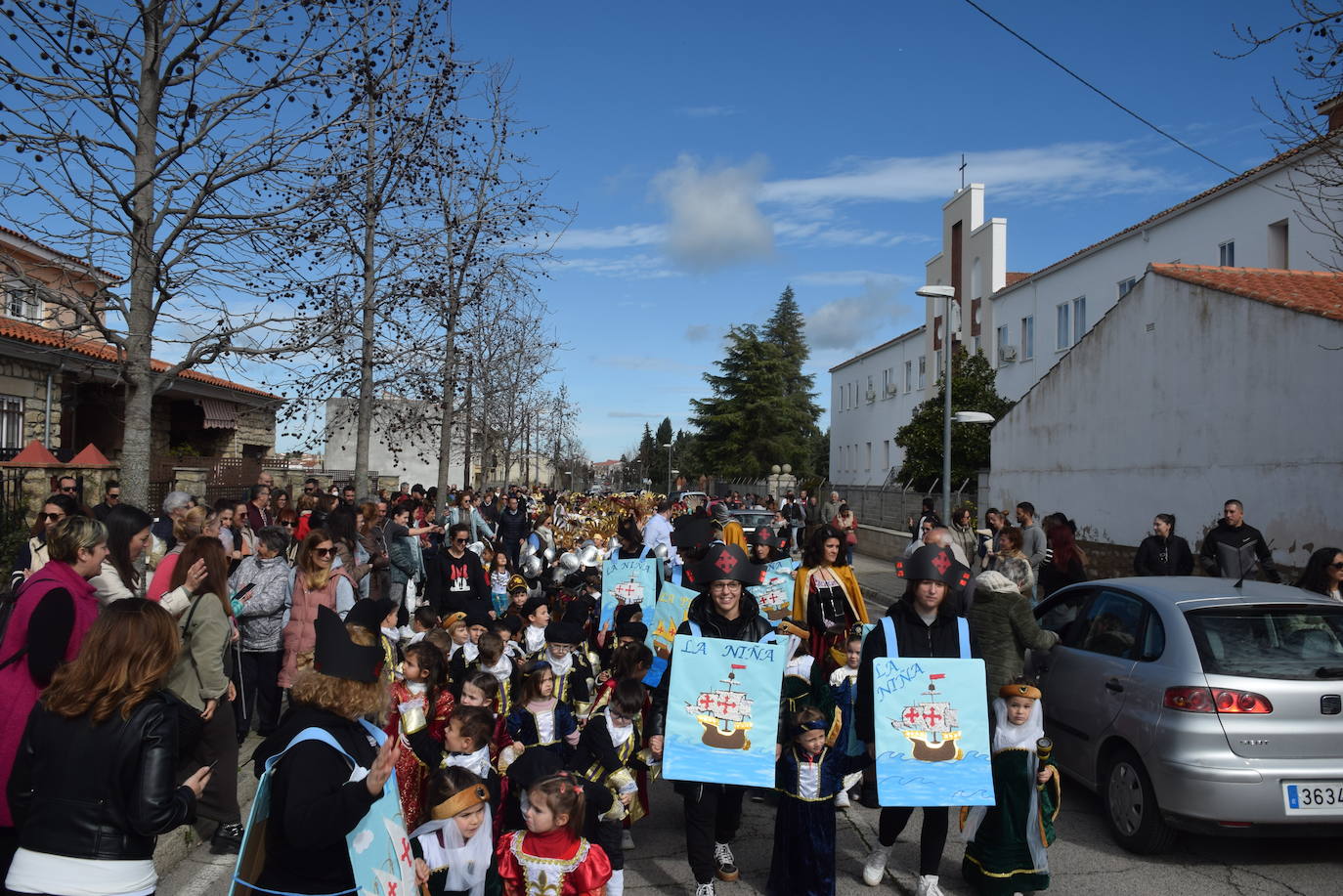 El colegio Las Américas celebra su desfile de Carnaval