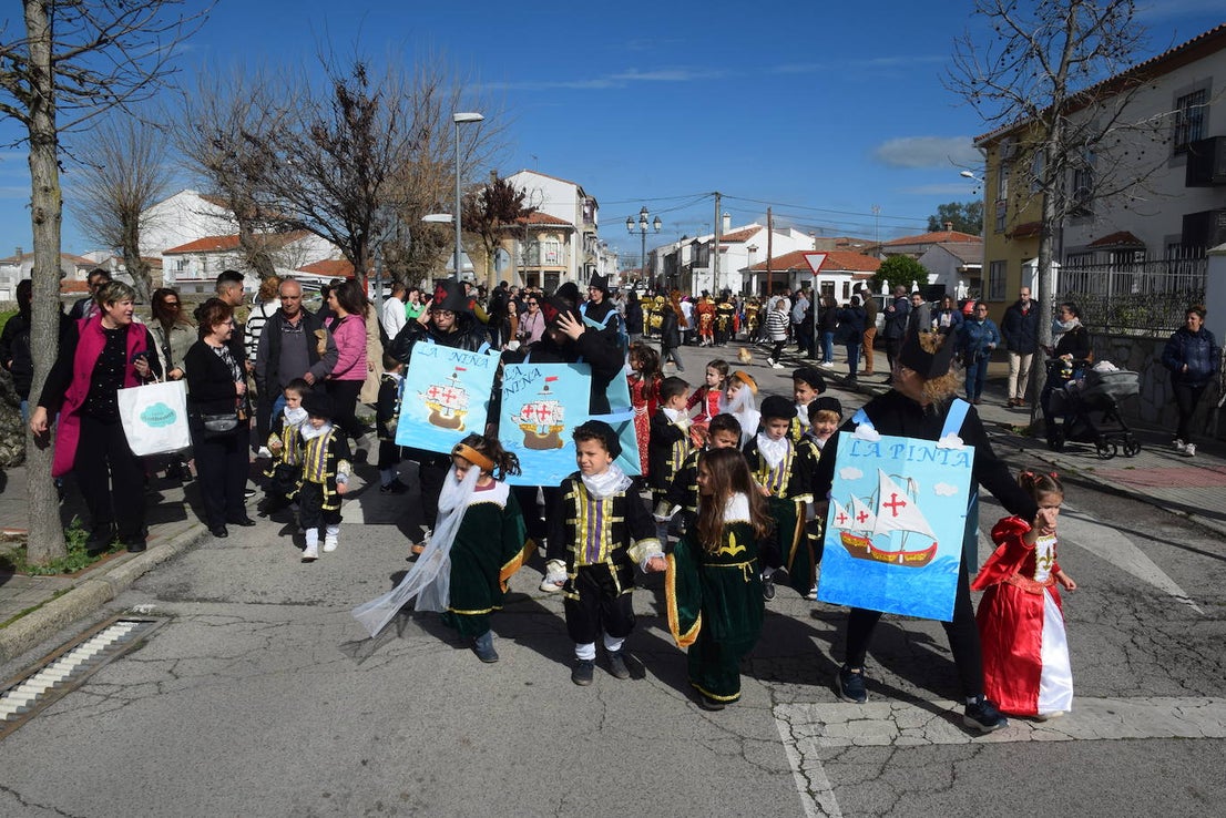 El colegio Las Américas celebra su desfile de Carnaval