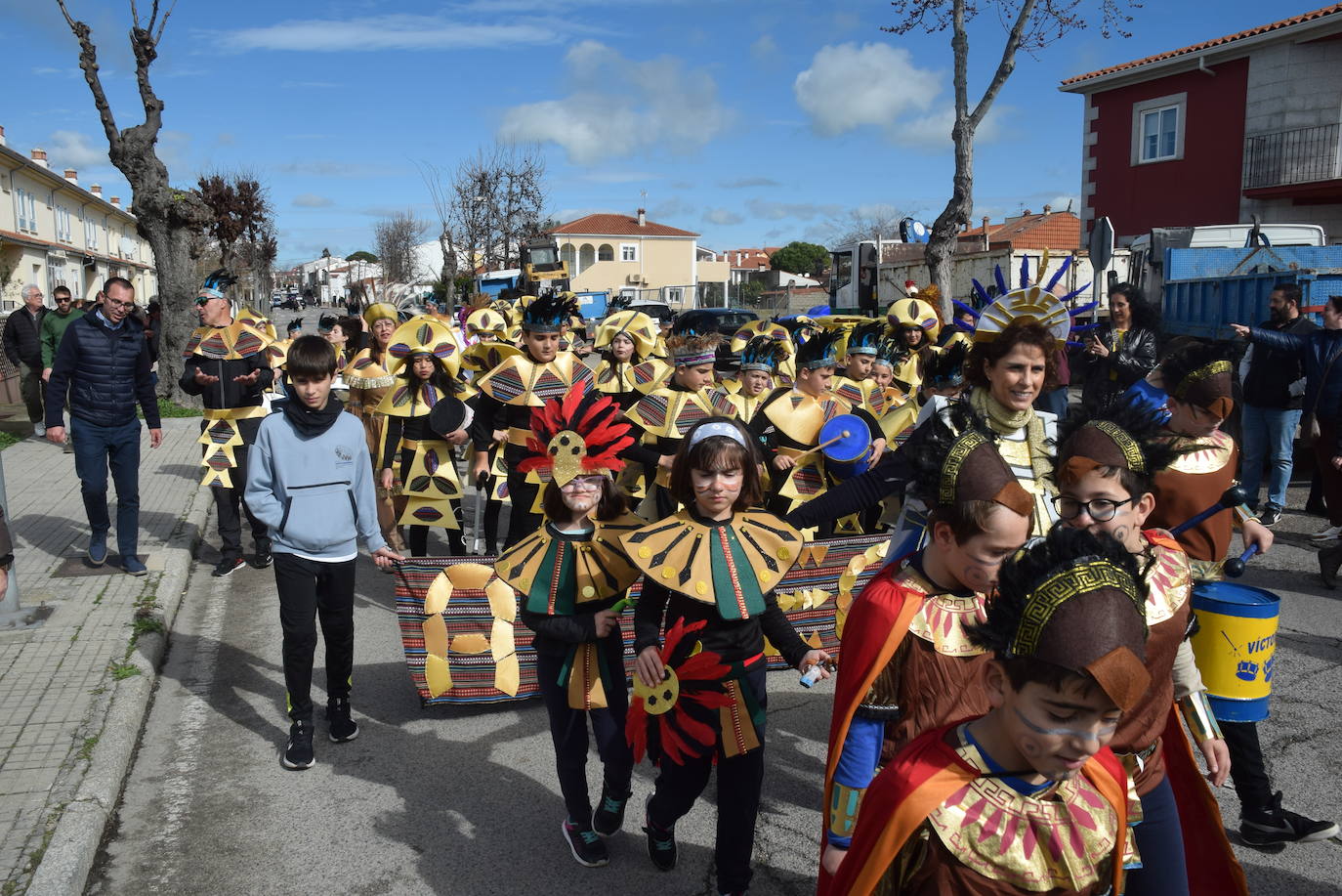 El colegio Las Américas celebra su desfile de Carnaval