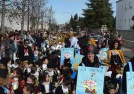 El colegio Las Américas celebra su desfile de Carnaval