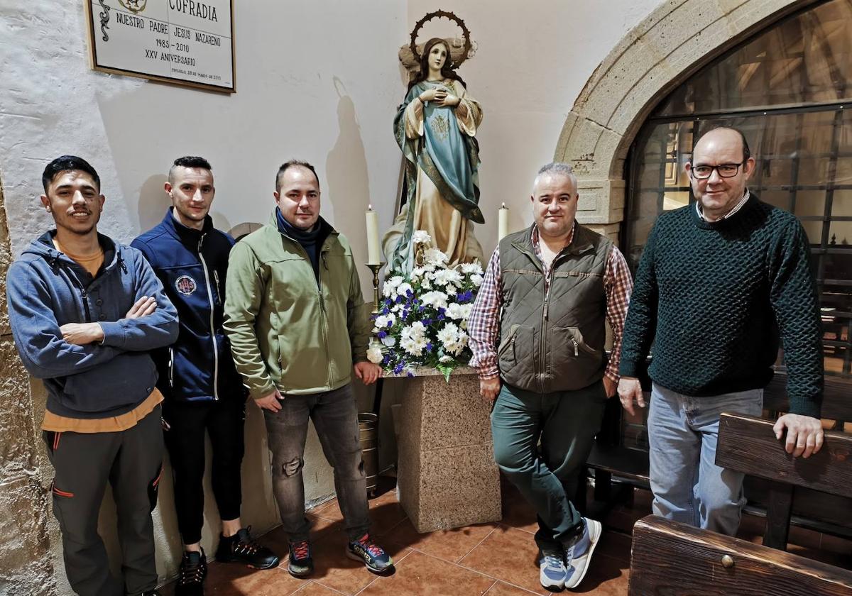 Donan una imagen de la Inmaculada a la cofradía del Nazareno