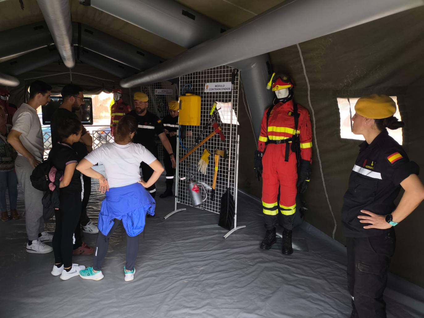 La UME muestra diversos recursos en el paseo Ruiz de Mendoza