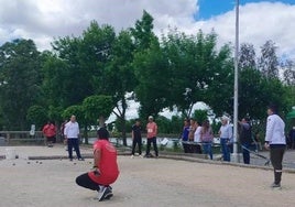 El II torneo de petanca en beneficio de la AECC reúne a 38 parejas