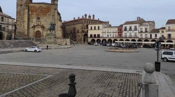 La plaza Mayor acogerá el acto de izado de la bandera nacional este domingo