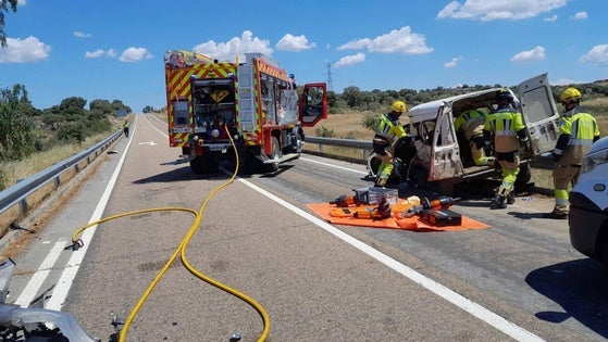 Un vecino fallece en un accidente de tráfico, a la altura del cruce de Monroy