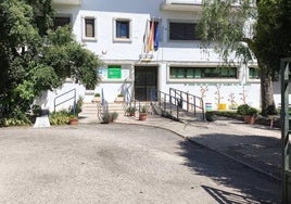 Entrada del instituto Francisco de Orellana