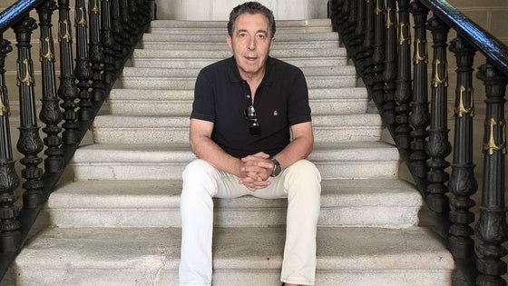La voz de la cultura municipal se jubila, tras 35 años en el Ayuntamiento