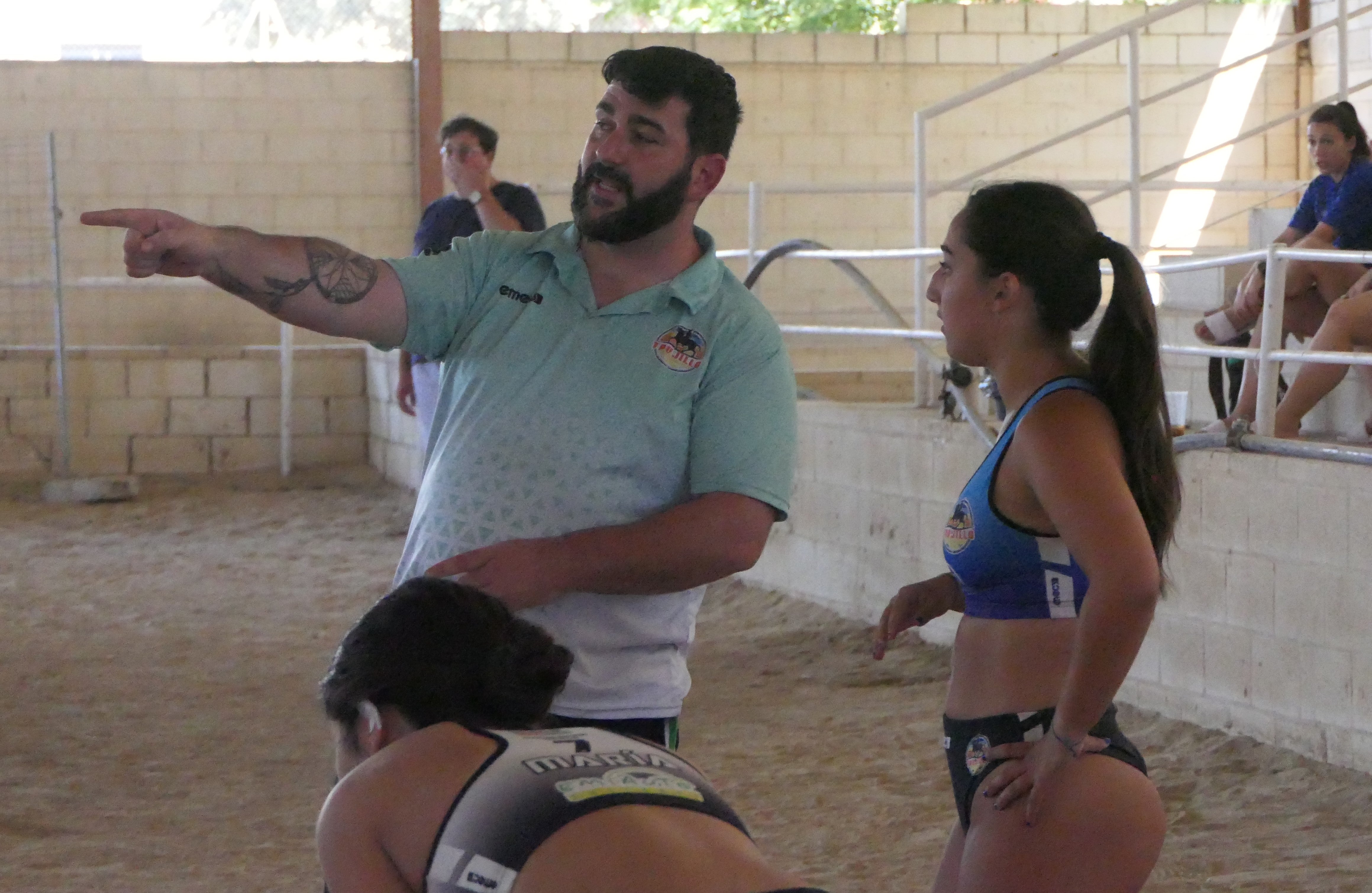 El balonmano playa conquista el recinto hípico