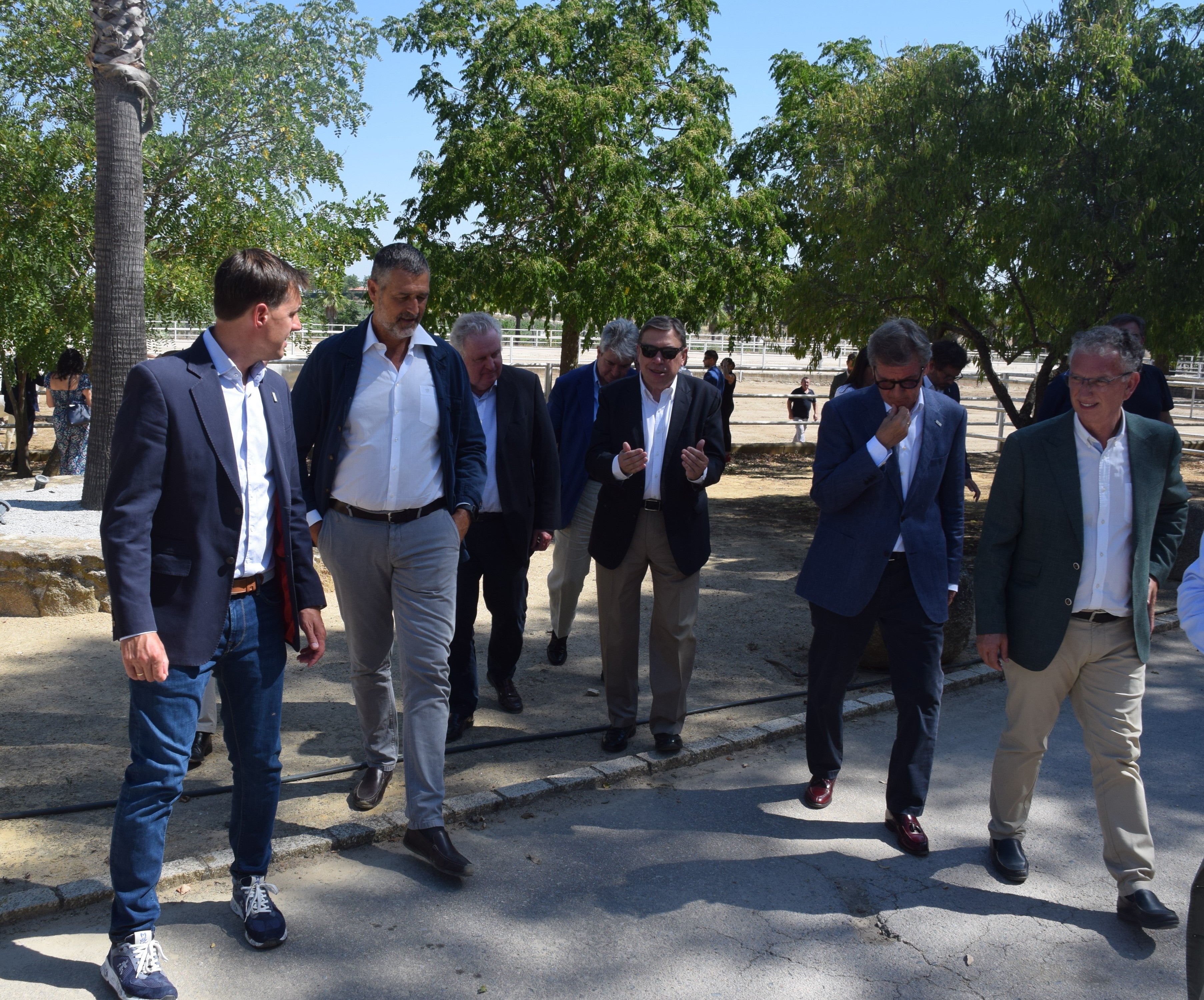 Visita del ministro de Agricultura a Bodegas Habla