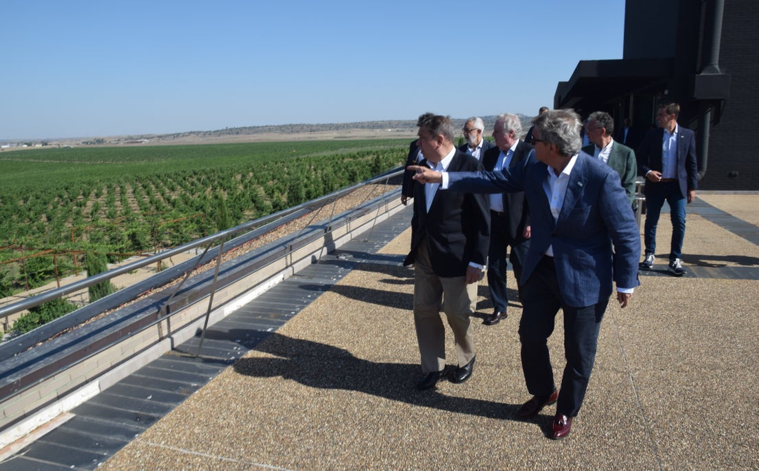 Visita del ministro de Agricultura a Bodegas Habla