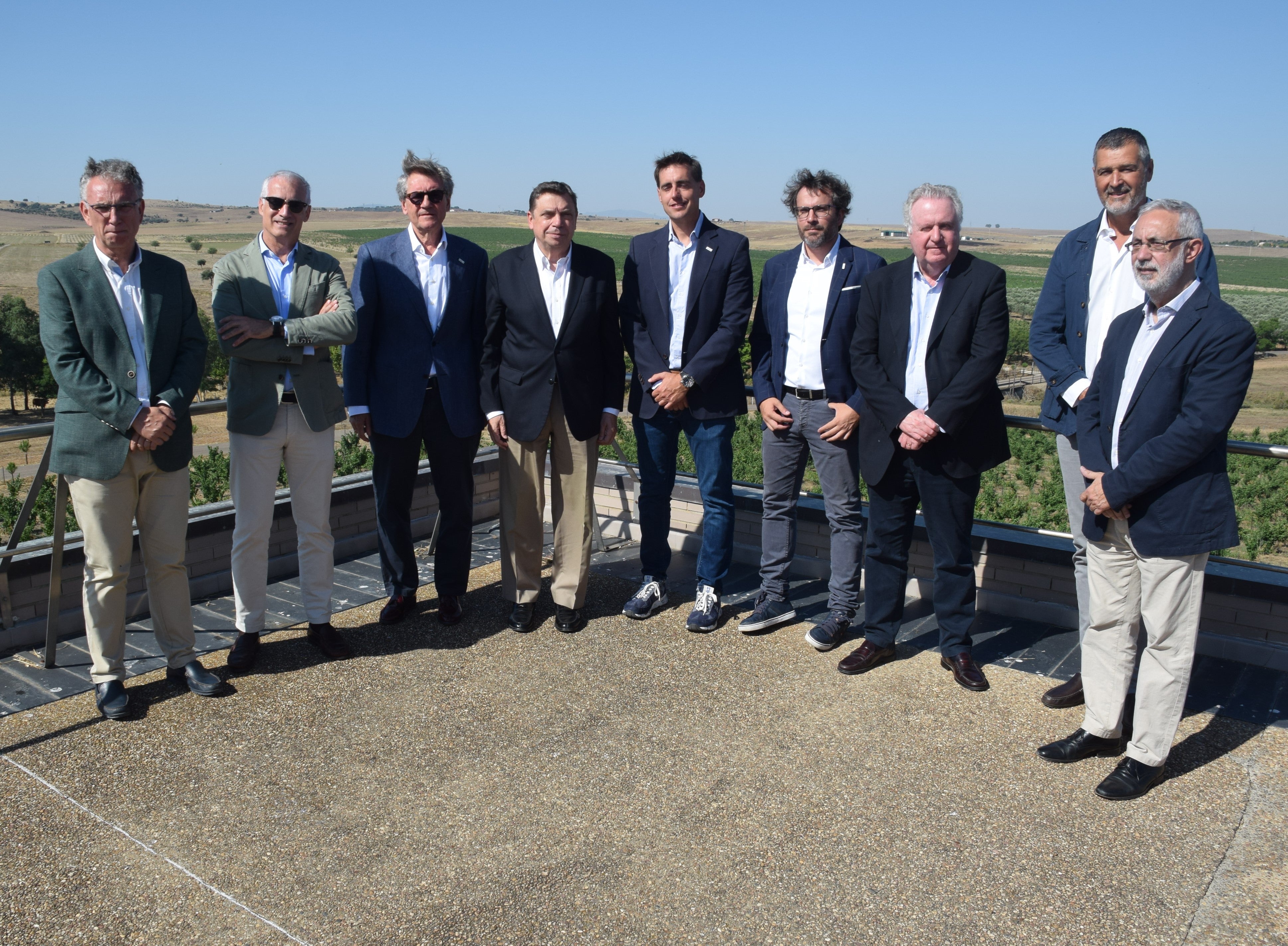 Visita del ministro de Agricultura a Bodegas Habla