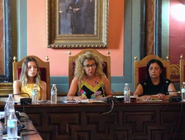 La alcaldesa dando explicaciones en uno de los últimos plenos celebrados en este mes.