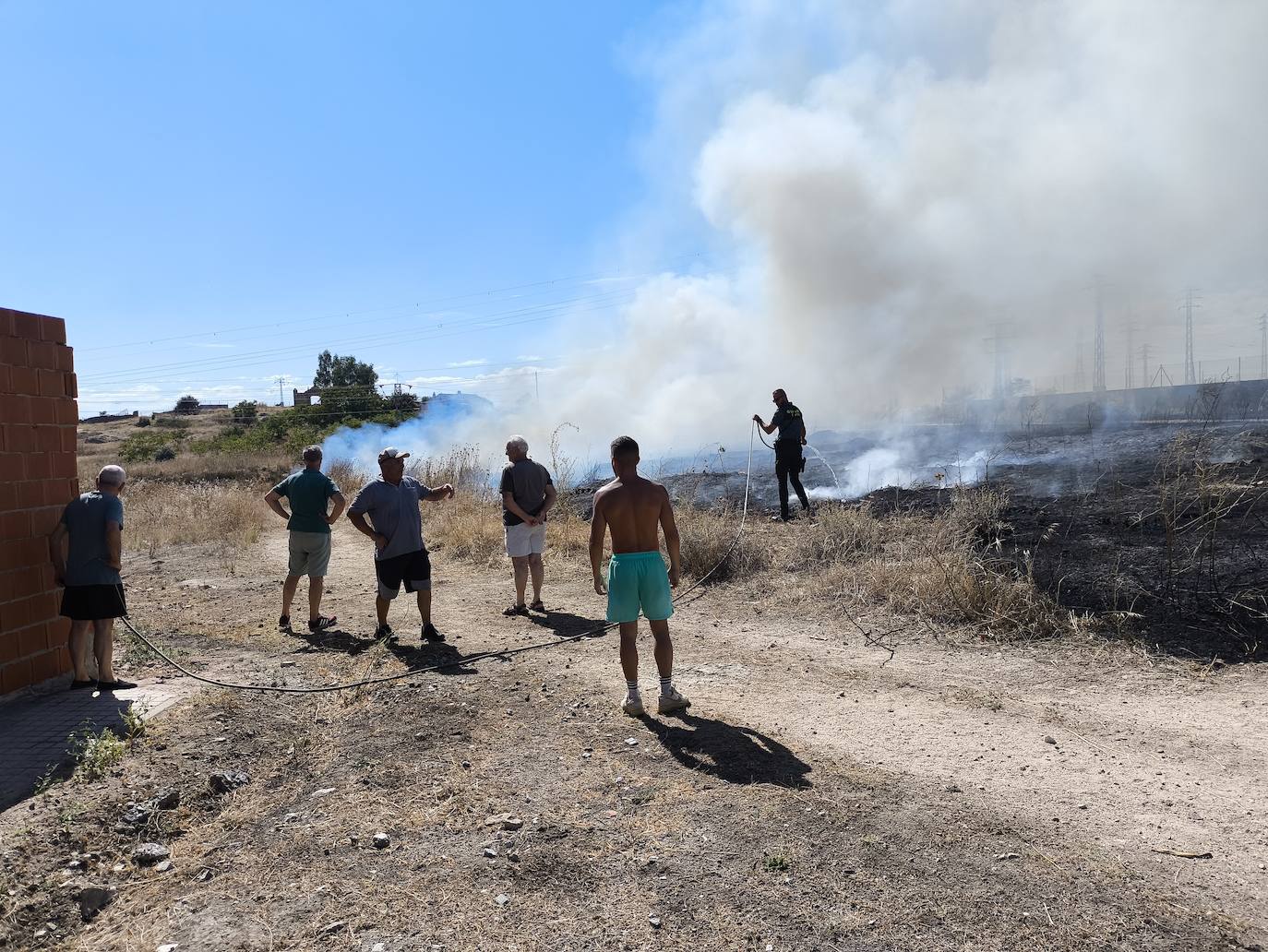 Incendio en las traseras del campo de fútbol