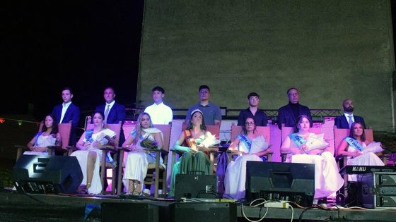 Decenas de vecinos se echan a la calle para disfrutar de las fiestas de Belen