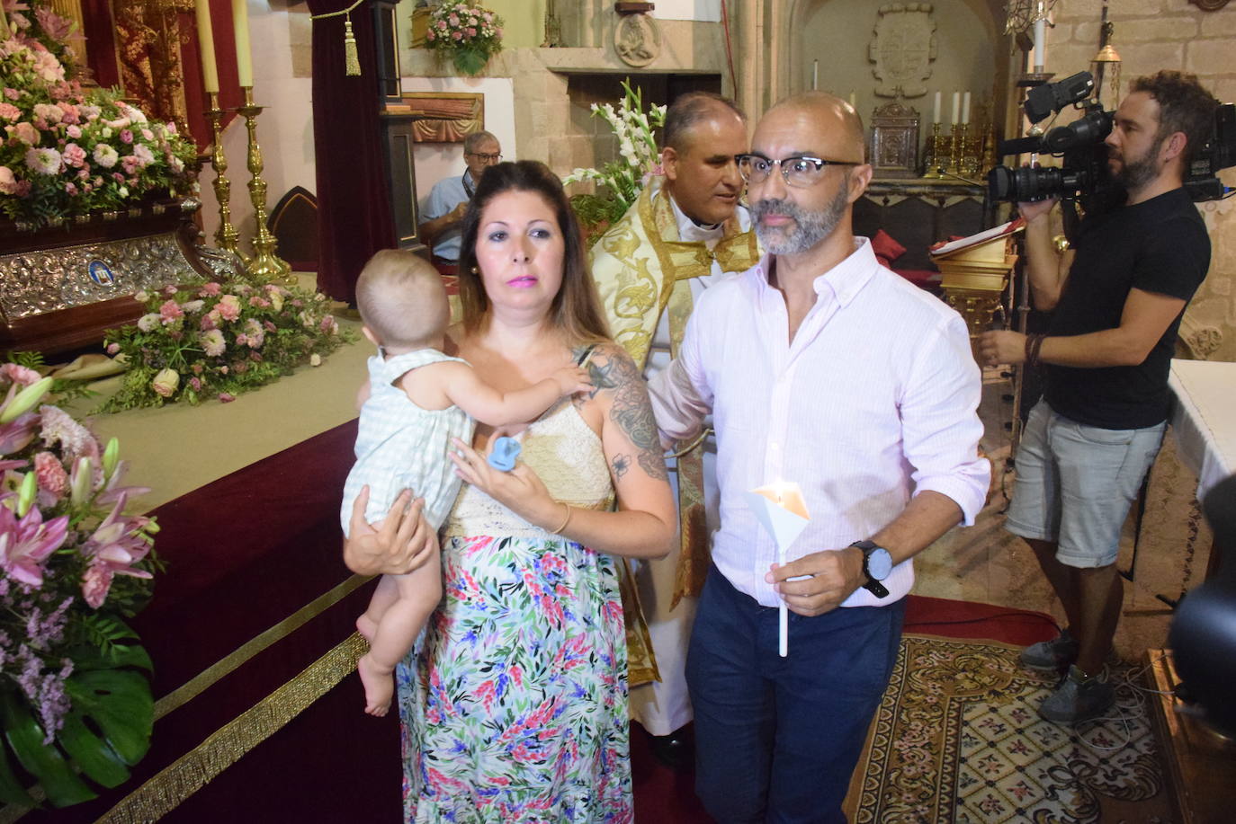 Los bebés, ante la Patrona