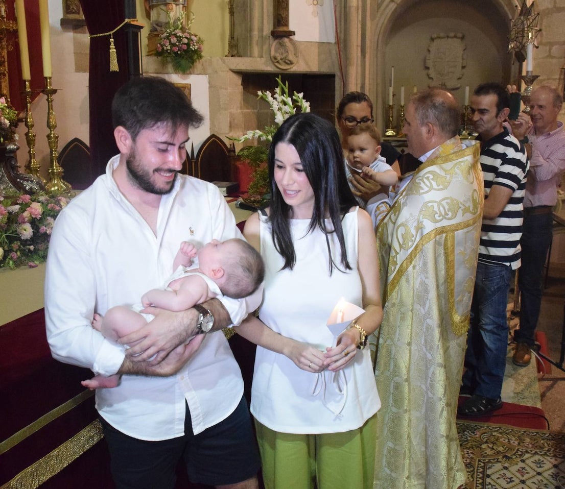 Los bebés, ante la Patrona