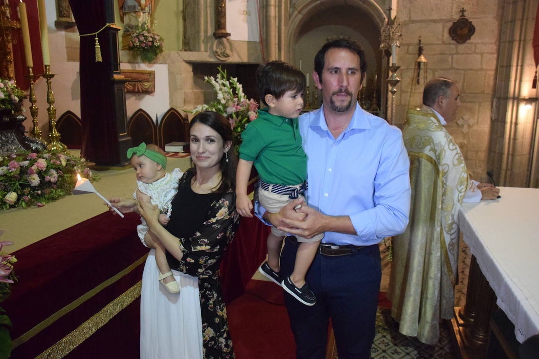Los bebés, ante la Patrona