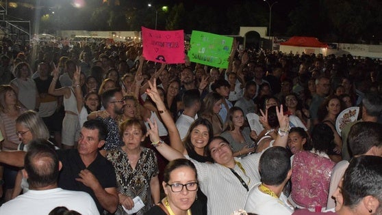 Antoñito Molina hace vibrar al público en el campo de fútbol