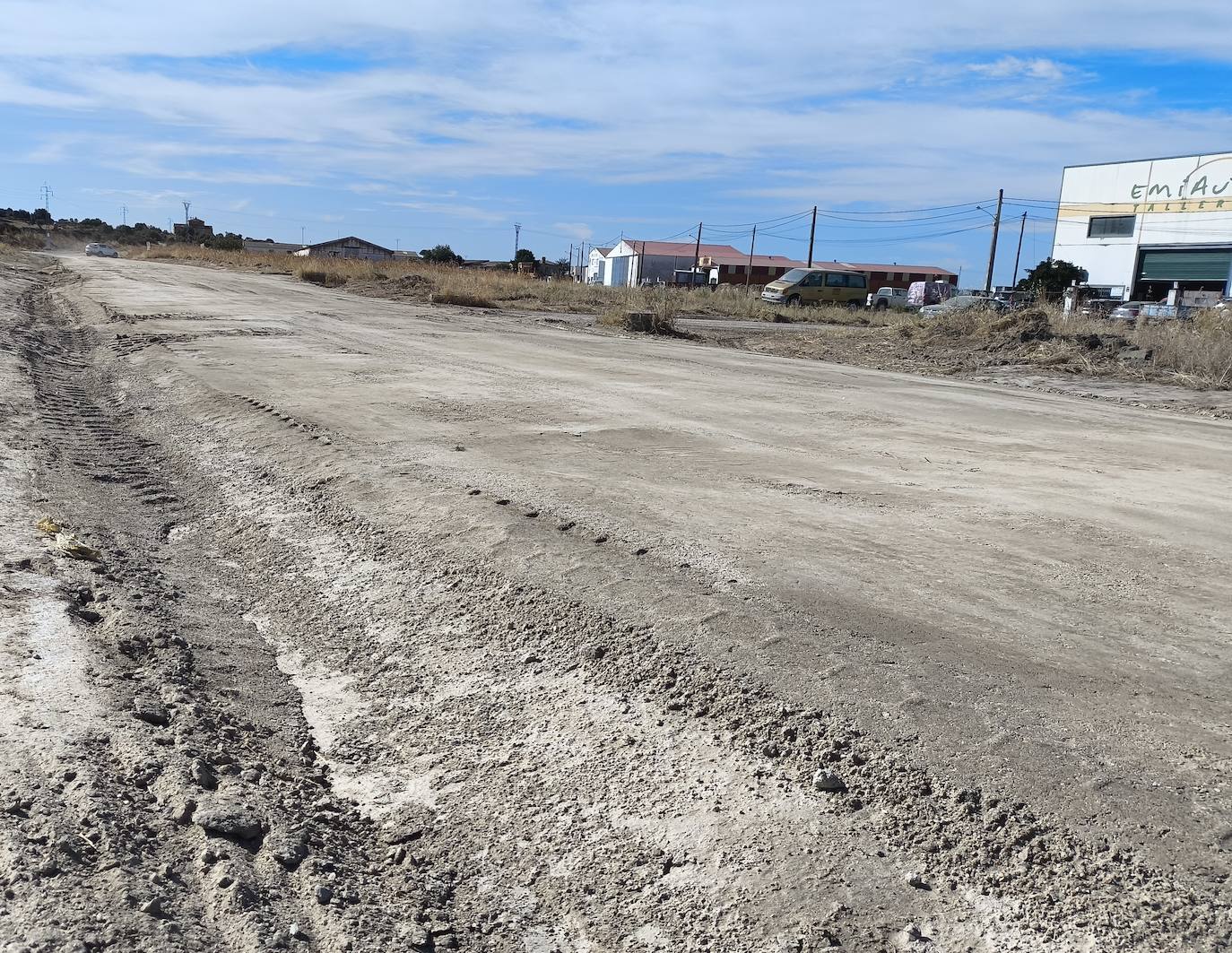 El acceso a la zona industrial del Campo de San Juan.