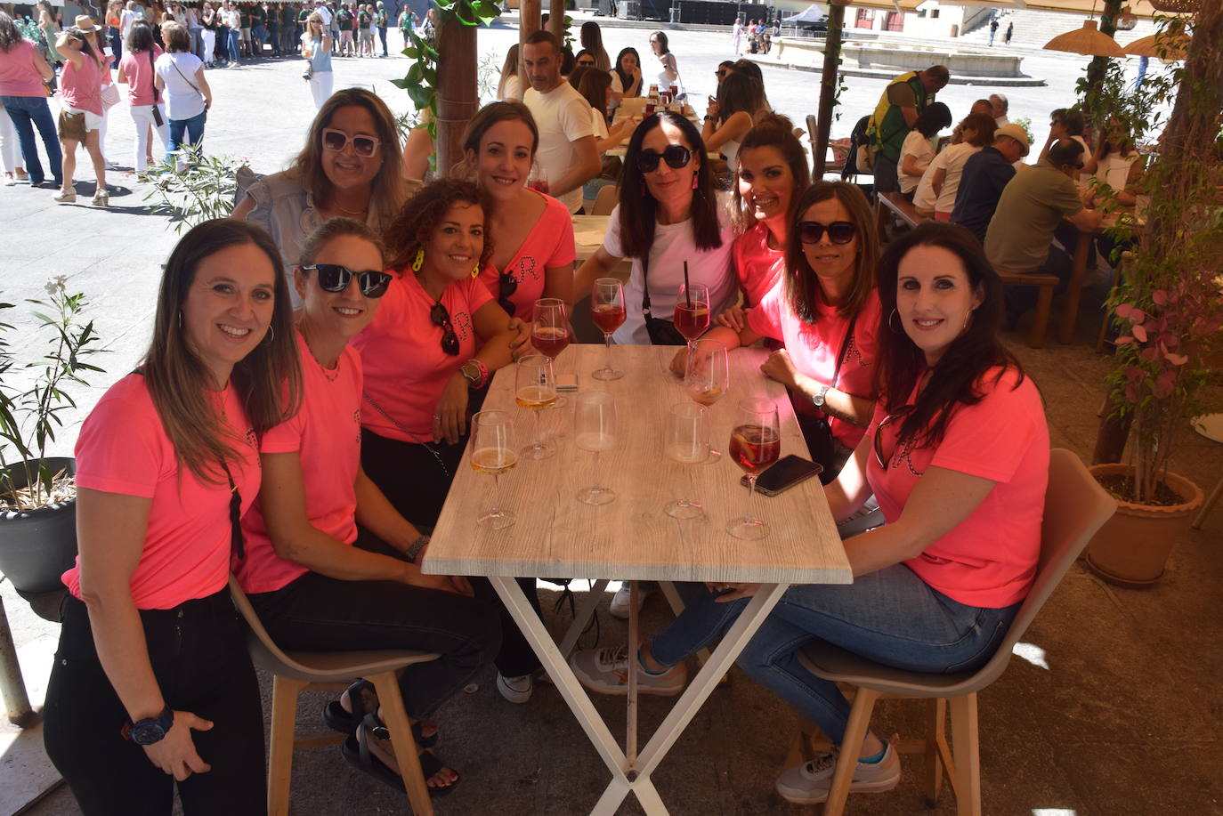 Gran ambiente en el día de la capea de las mujeres