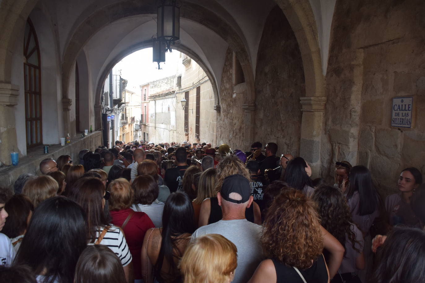 Gran ambiente en el día de la capea de las mujeres