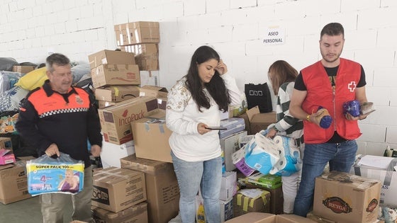 El Consistorio, coordinado con diferentes entidades, recoge material para Valencia