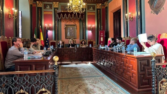 La alcaldesa insiste en que la carrera profesional empezará a pagarse este mes