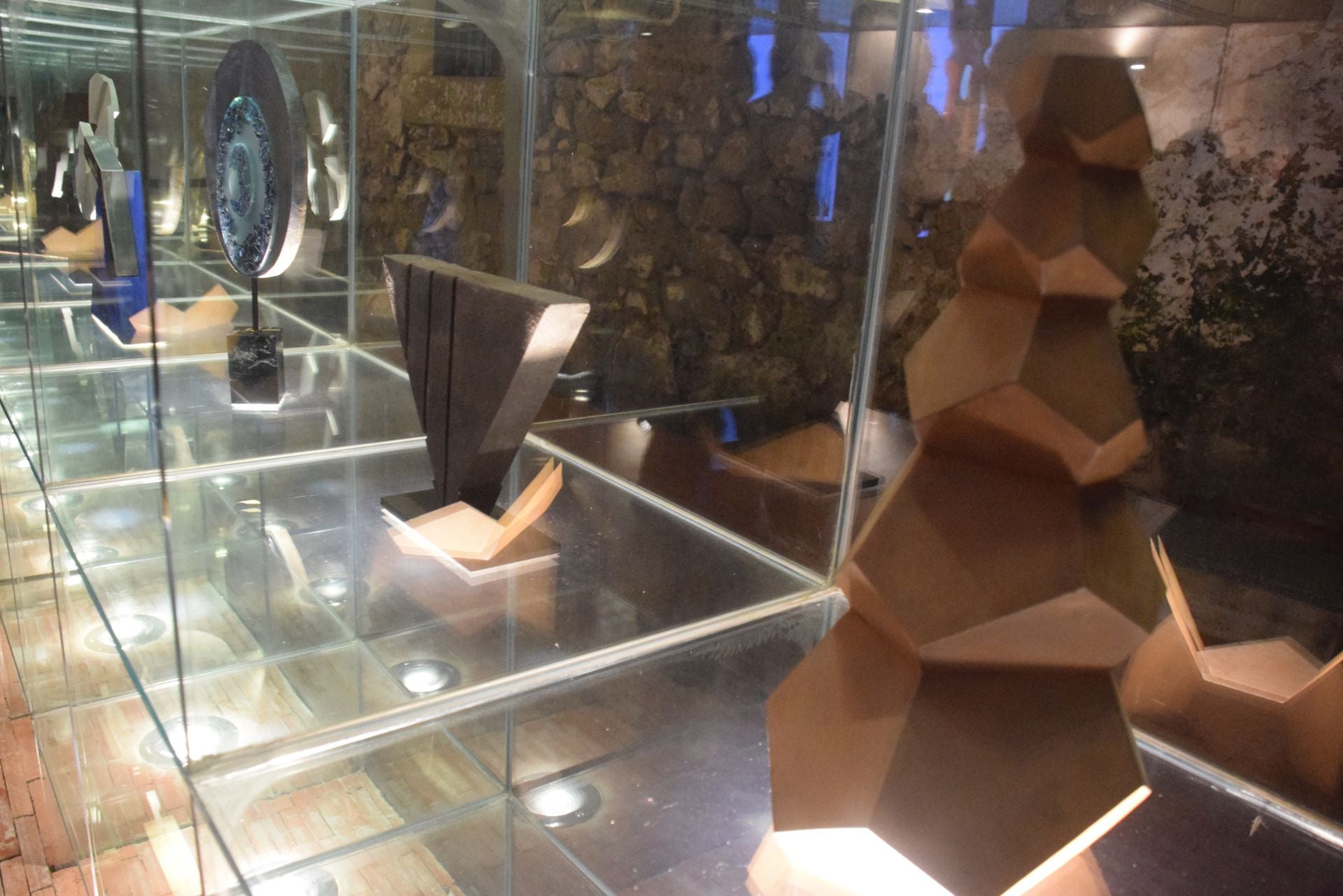 Protagonistas de 'Altitud Etérea: Mínimo Tamaño Grande'