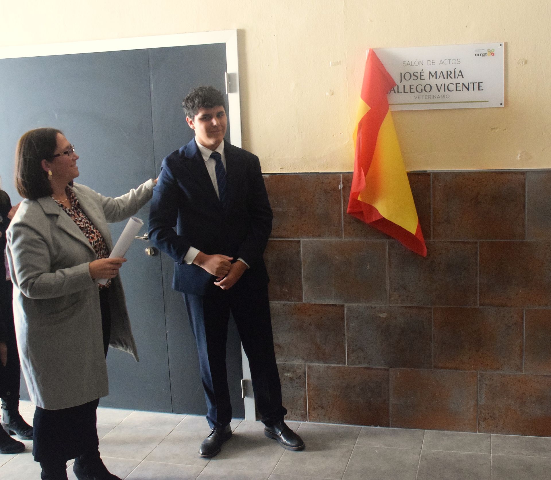El nombre de José María Gallego ya queda ligado al salón de actos del Mercado Regional