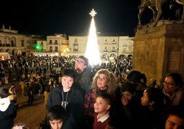 Encendido de la iluminación navideña, en la plaza Mayor.