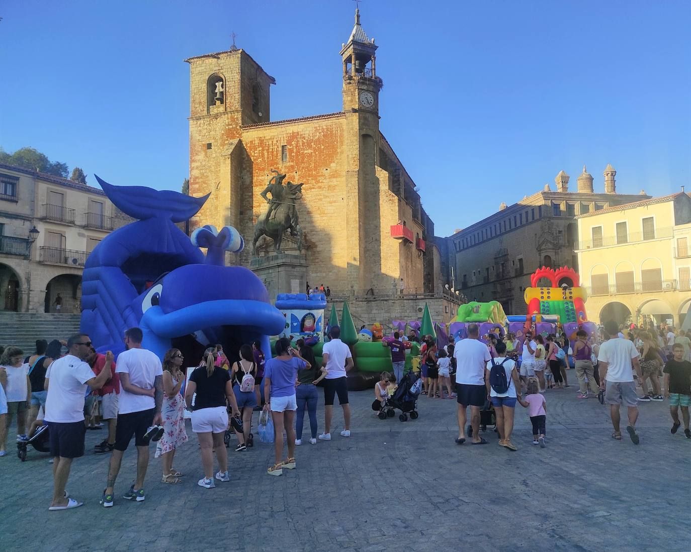 Hinchables en la plaza Mayor, aunque en carnavales todavía no hay una ubicación decidida.